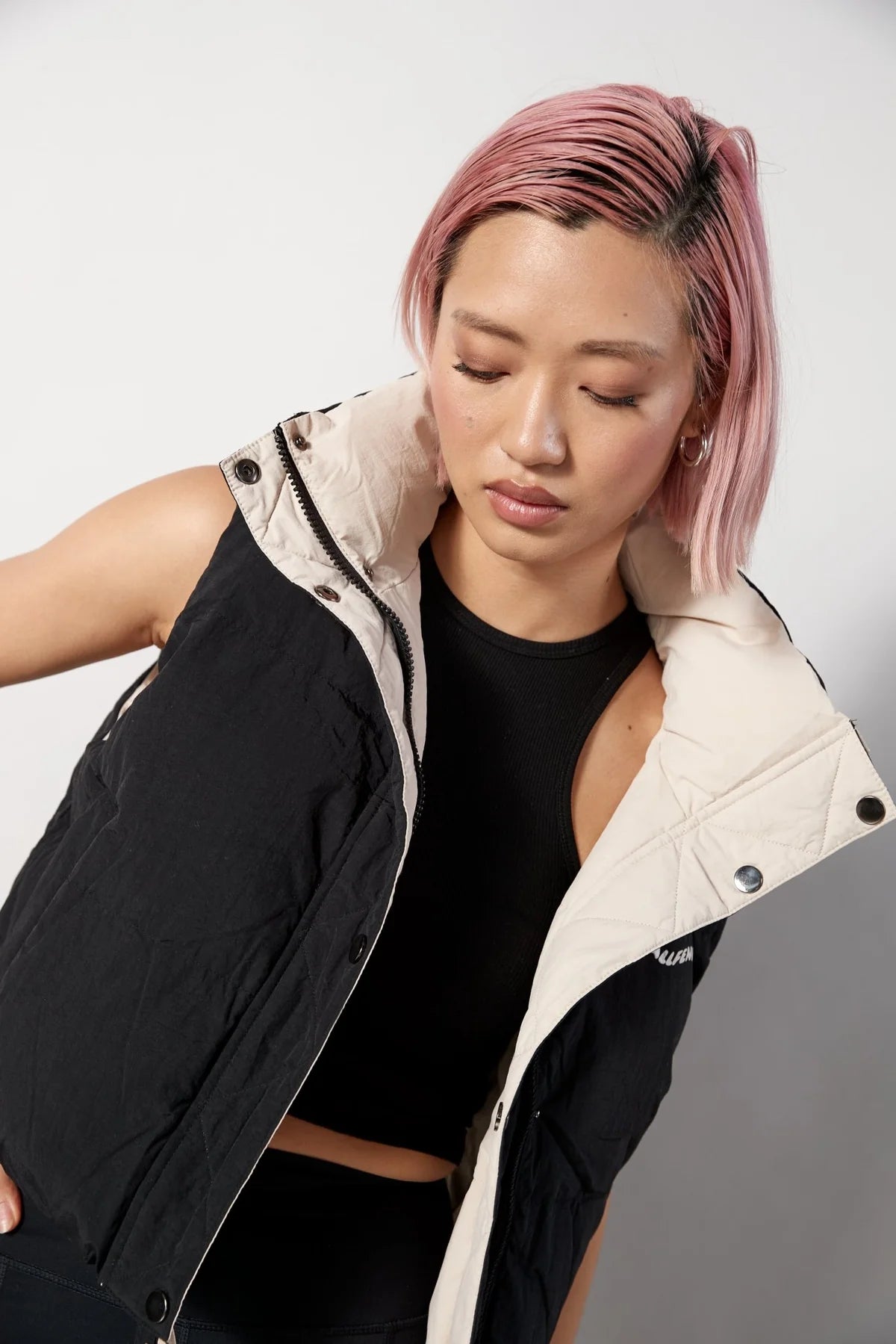 CROPPED REVERSIBLE PUFFER VEST (CLAY/BLACK)
